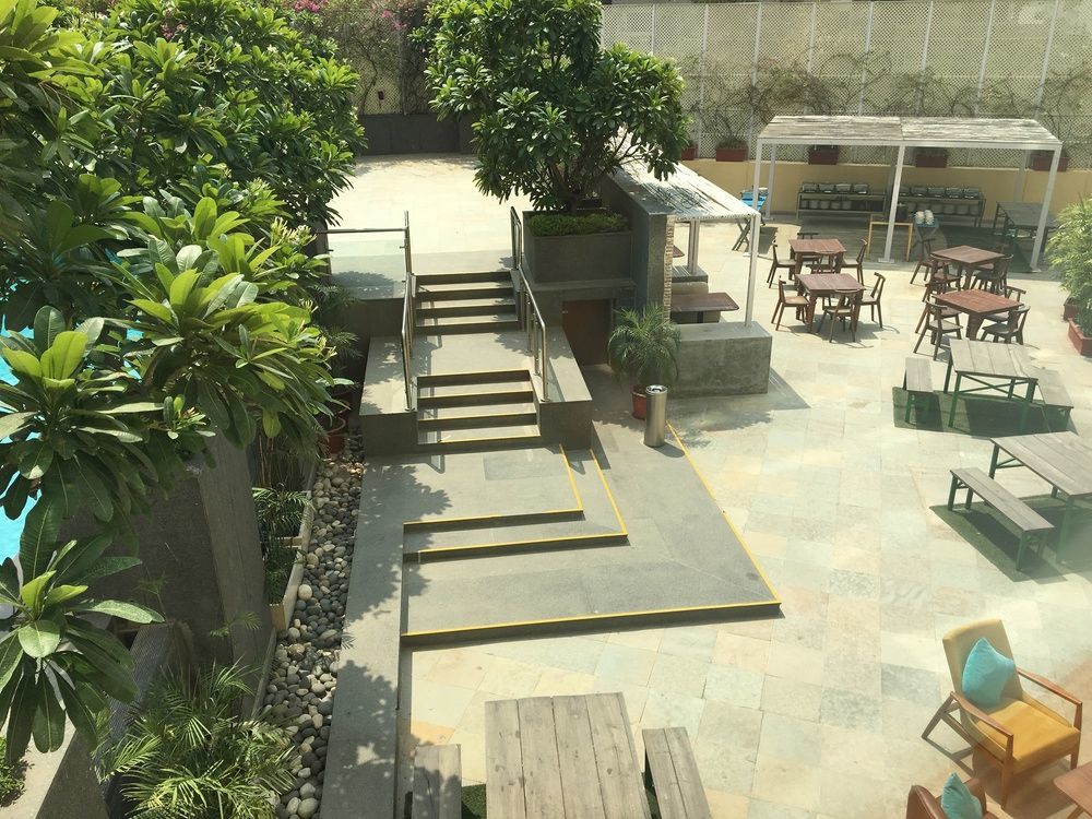 The Anya Hotel-Golf Course Road グルガウン エクステリア 写真